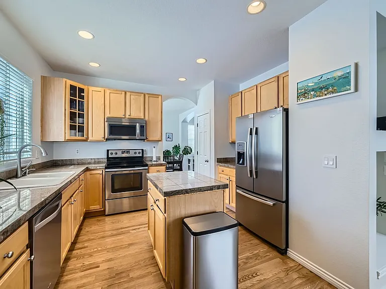 2524 Lexington St — Photo 2