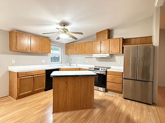 4th image of 9403 12th Pl SE