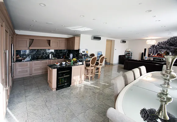 Sold by City Express Realty LLC | media 1