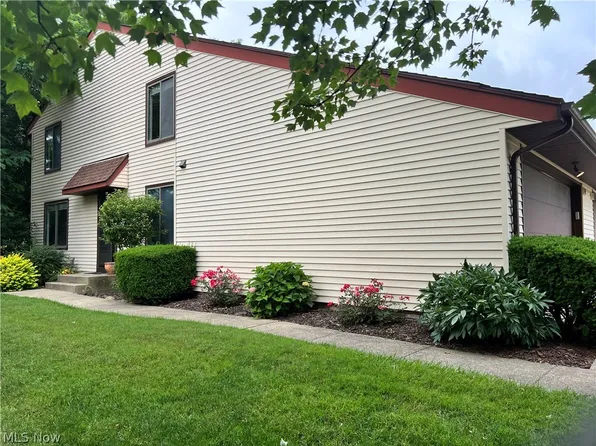32623 Jefferson Dr, Solon, OH 44139