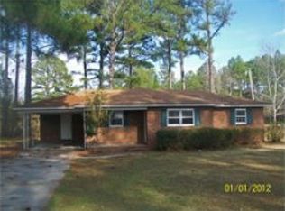 16 Radio St, Hazlehurst, GA 31539