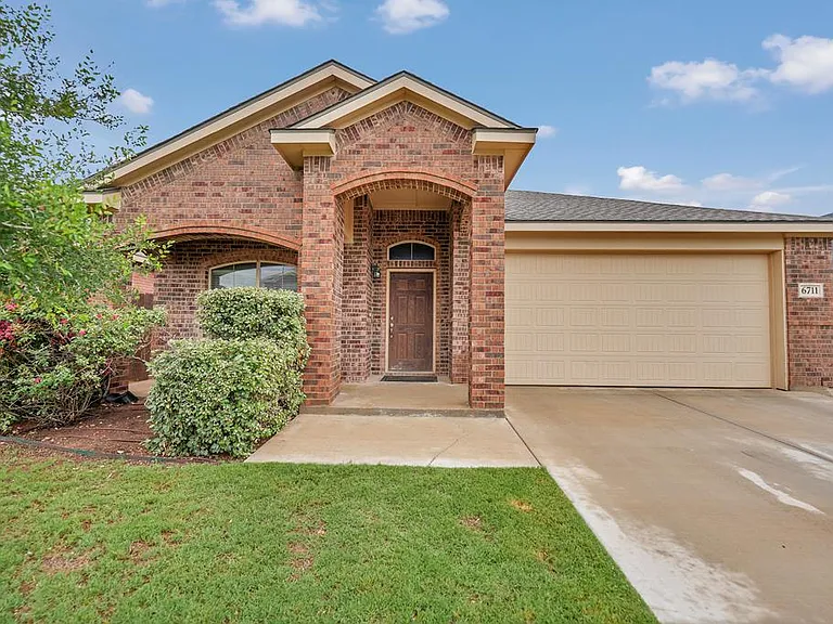 6711 Hall Of Fame Blvd — Photo 1