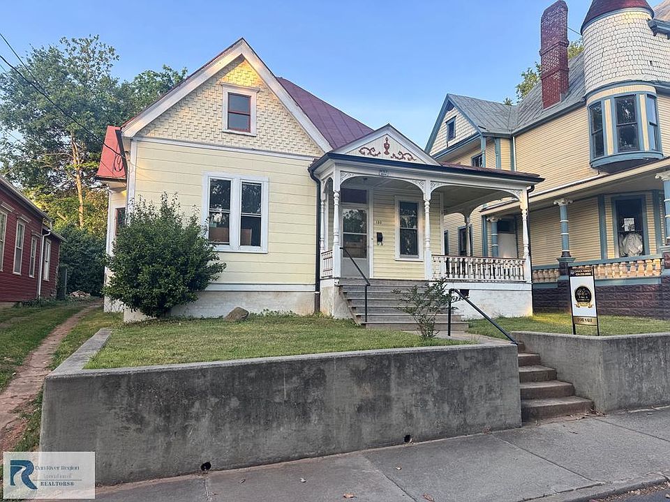 1st image of 130 Chestnut St