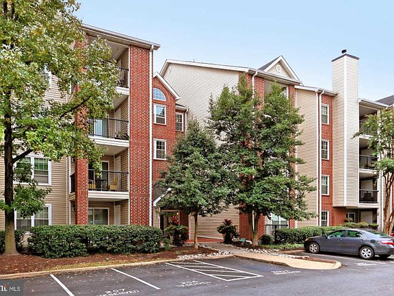3rd image of 3311 Wyndham Cres #2195