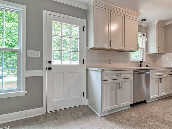 5th image of 2304 Cantle Ln