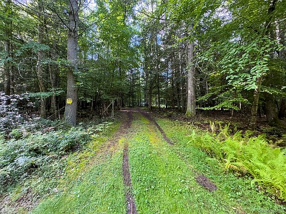 3rd image of 83 Perry Pond Road