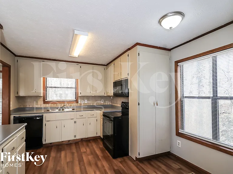 213 Park Ave — Photo 9