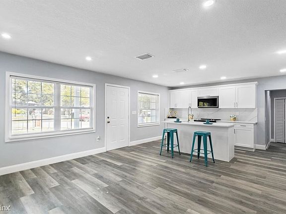 5th image of 10015 N 26th St