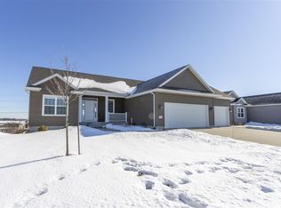 1616 Rocky Ridge Rd, Cedar Falls, IA 50613