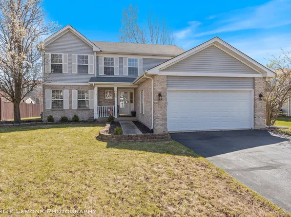 180 Chestnut Ln, Bolingbrook, IL 60490