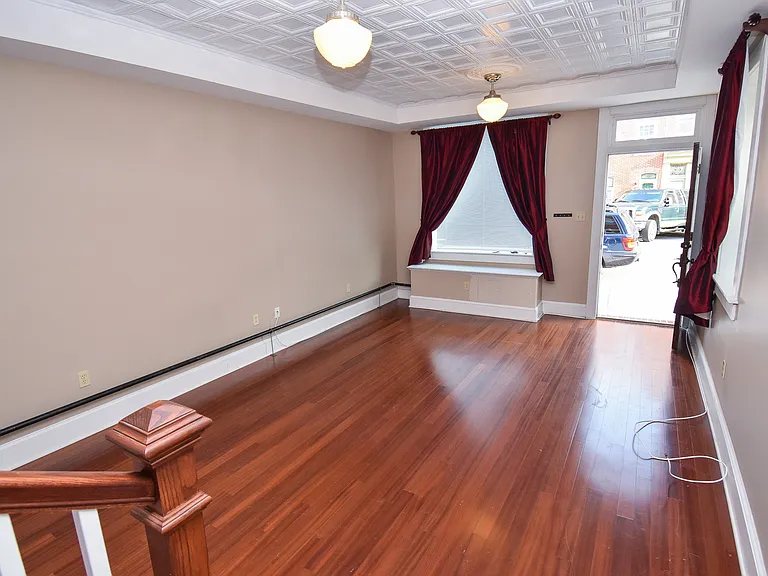 1734 Bank St — Photo 17