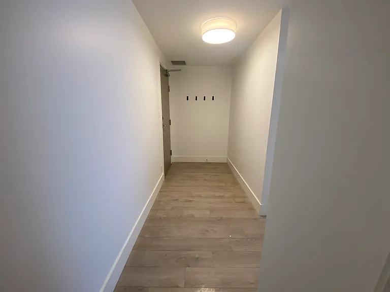 680 Seylynn Cres #1604 — Photo 30
