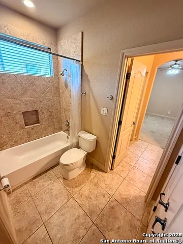 215 Evans Oak Ln — Photo 31