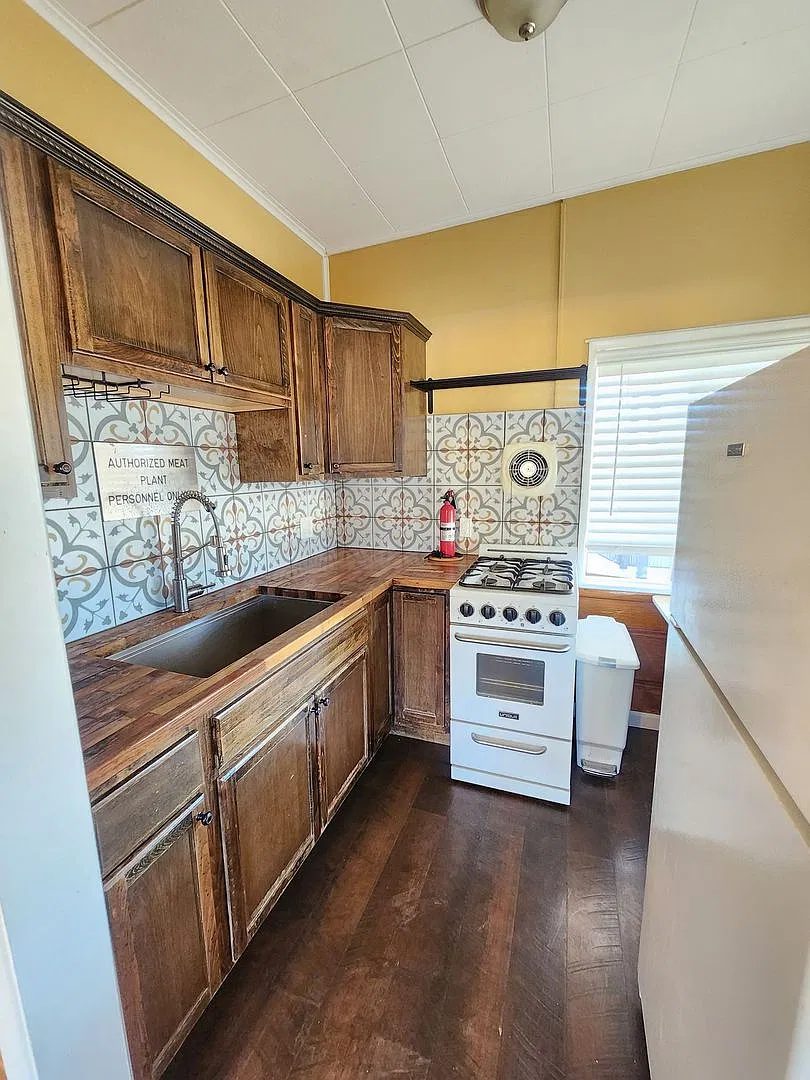 Cute and Unique 2 bedroom/2 bathroom home — Photo 4
