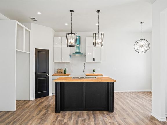 3rd image of 2317 Tuscany Rd