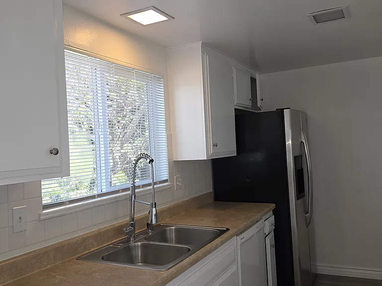 957 Oyster St — Photo 12