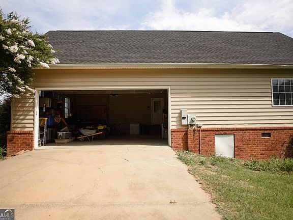 3rd image of 247 Darrell Thompson Rd