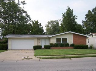421 S Duchesne Dr, Saint Charles, MO 63301