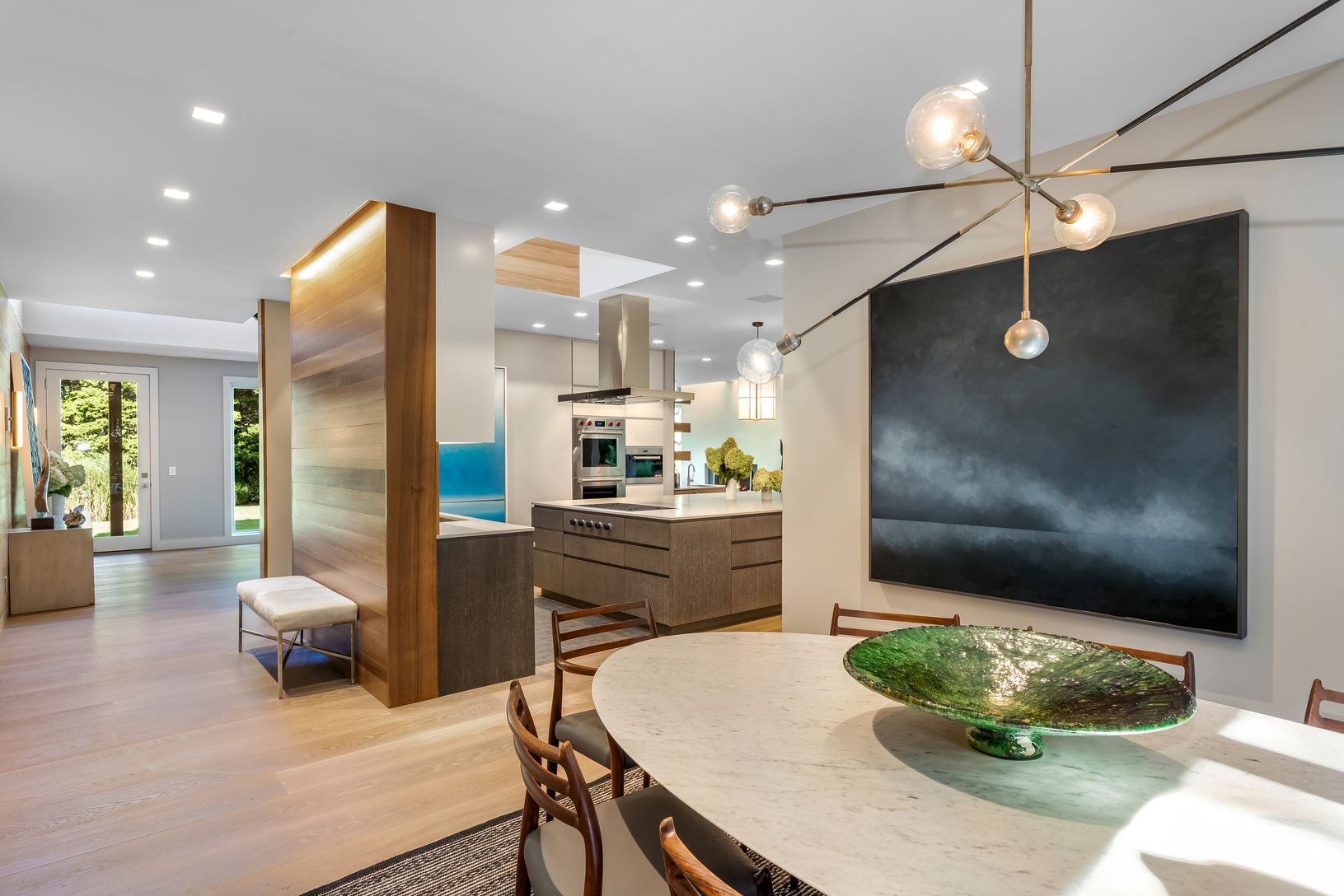  Dining/Breakfast Area