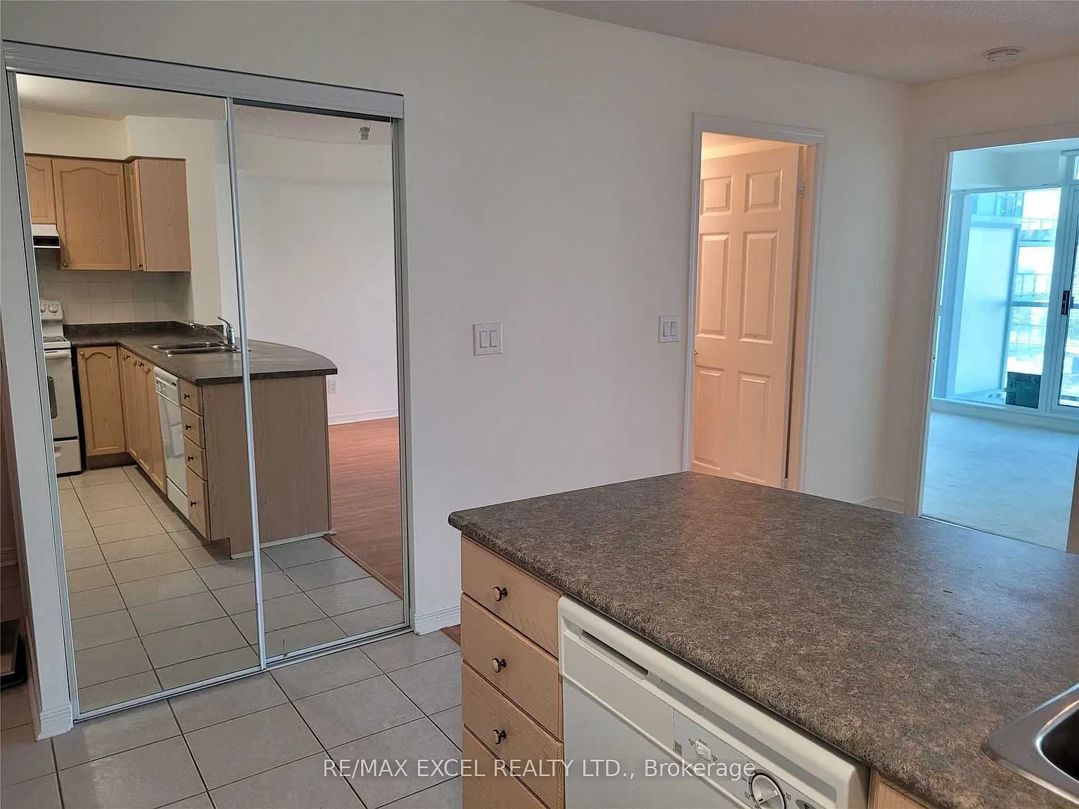 2 bed, $2,500 — Photo 4