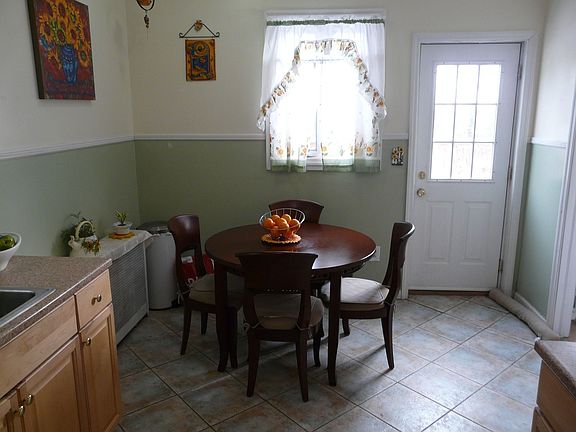 5th image of 44 Hillside Ave