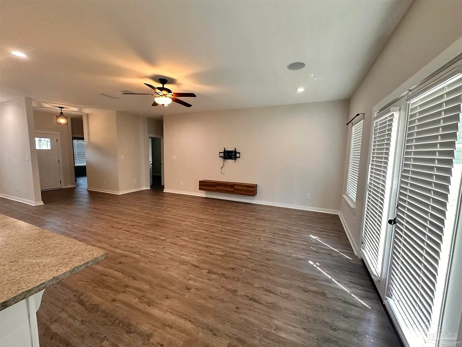 4 bed, 1990 sqft, $2,400 — Photo 2