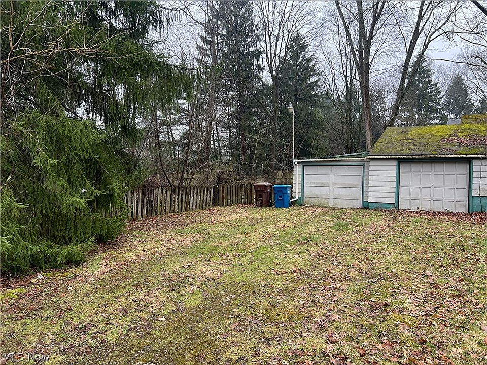 2nd image of 587 Perry St