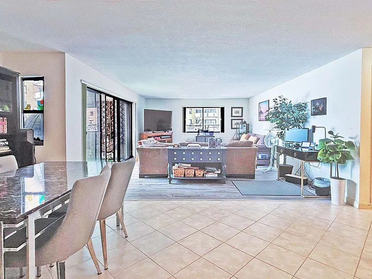 296 Lynn Shore Dr #104 — Photo 3