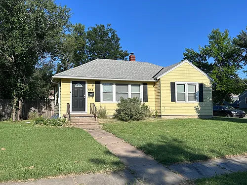 802 N Pinecrest Ave Photo 1