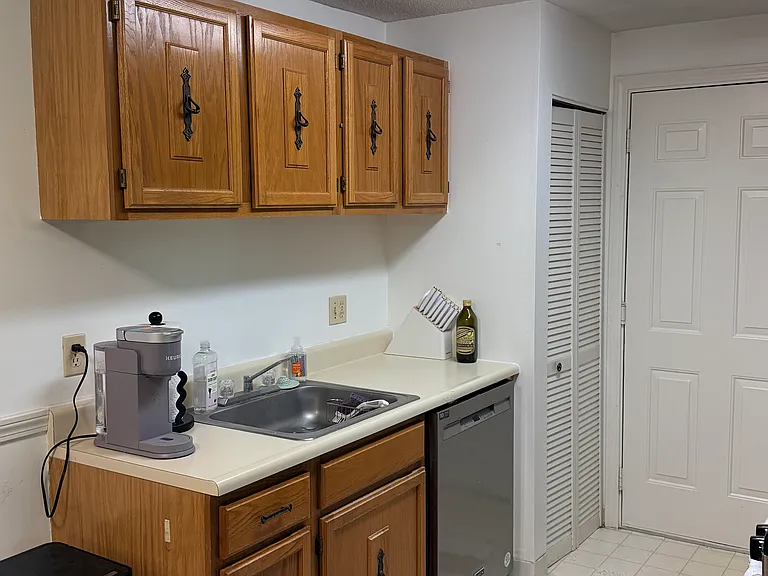 2 Squire Ct #8 — Photo 3