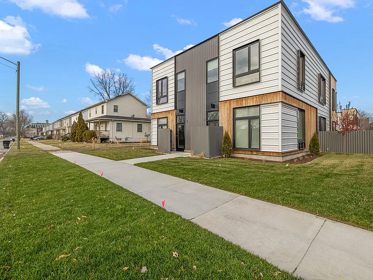 7631 E Lafayette St — Photo 3