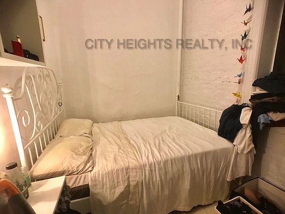 4th image of 512 E 12th St APT 4