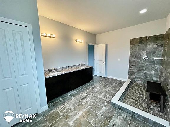 2nd image of 8201 Peninsula Cir