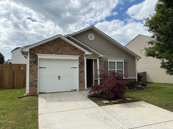928 Bitting Hall Cir, Rural Hall, NC 27045