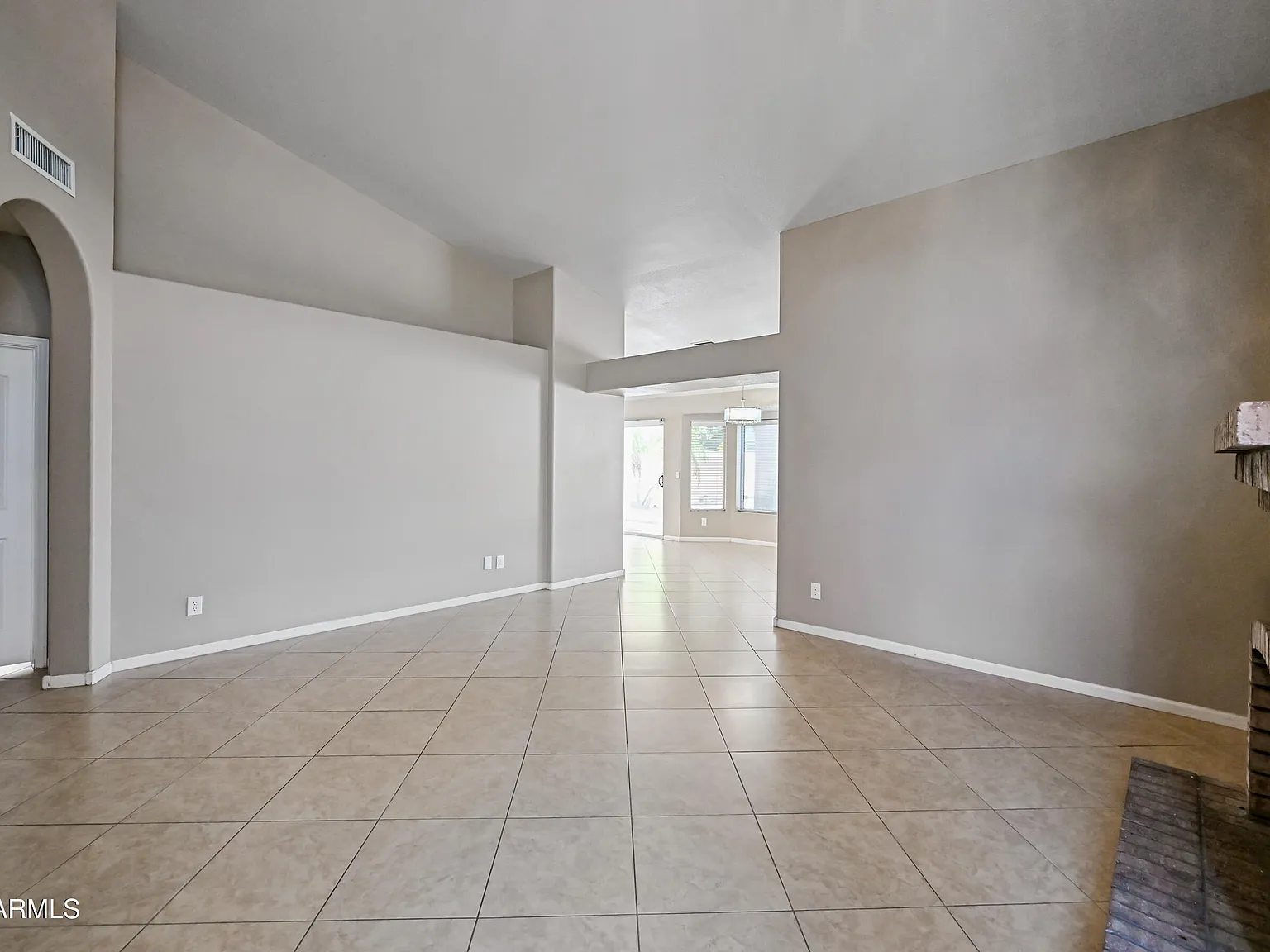 3 bed, 2.0 bath, 1694 sqft, $2,400 — Photo 3