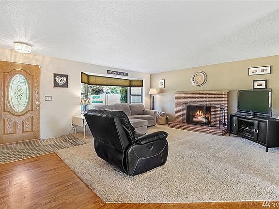 5th image of 12014 Woodland Ave E