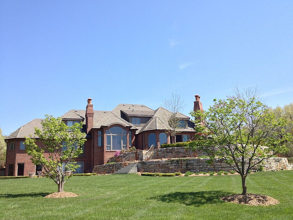 2nd image of 9762 Ascot Dr
