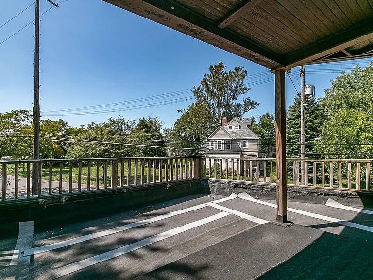 15416 Saranac Rd — Photo 16