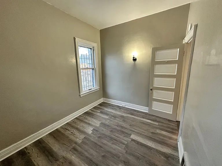 1942 S Park Ave — Photo 19