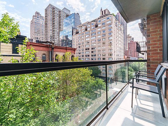 5th image of 266 E 78th St APT 3
