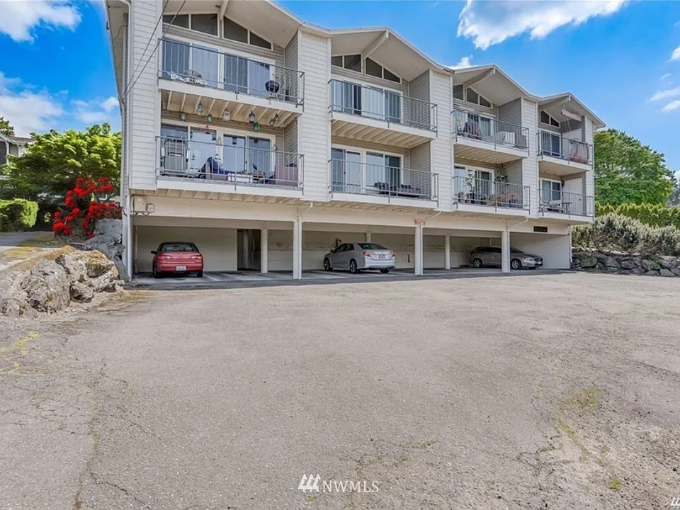 6018 Lakeview Dr #103