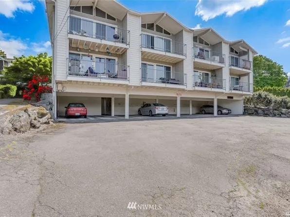 6018 Lakeview Dr APT 103, Kirkland, WA 98033