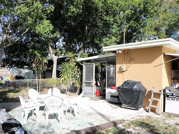 3rd image of 1001 12th Ave S