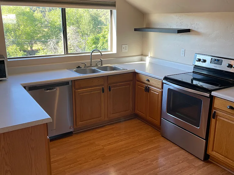 615 W Main St #A — Photo 4