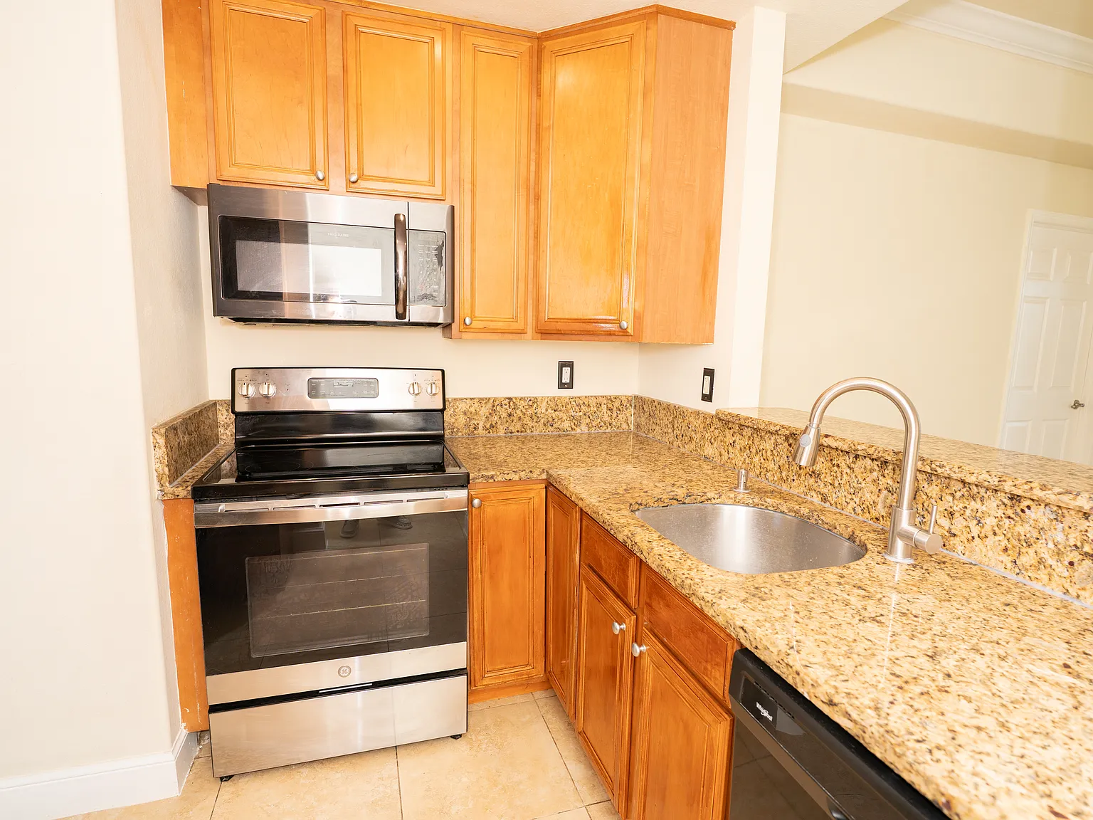 2 bed, 1100 sqft, $1,400 — Photo 3