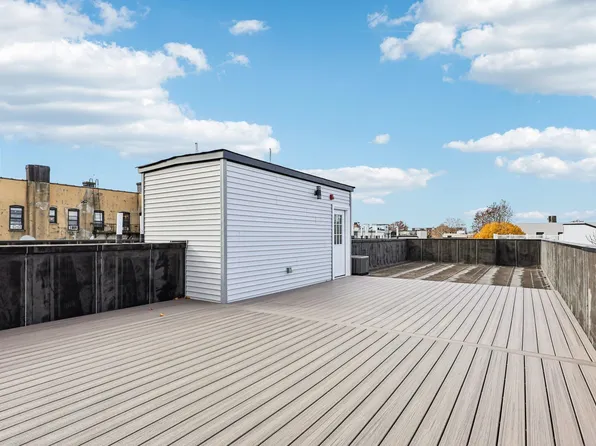 1003 Summit Avenue image 3 of 32