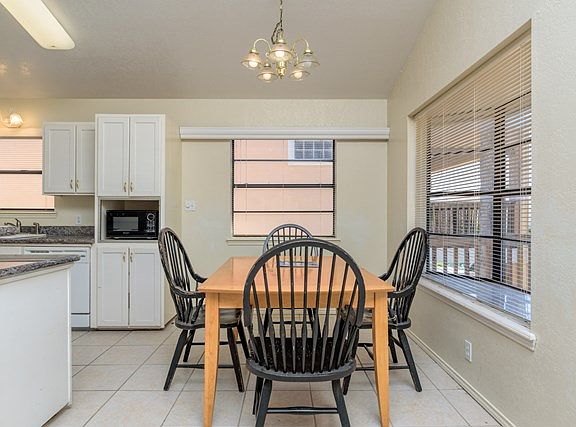 5th image of 206 W Cora Lee Dr