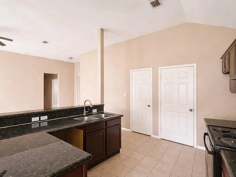 9104 N Green River Dr #A — Photo 10