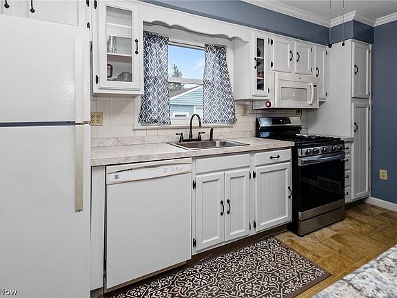 5th image of 4 Lyndale Dr