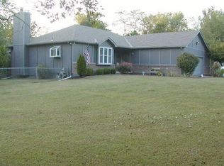 21400 S Phoenix Dr, Peculiar, MO 64078